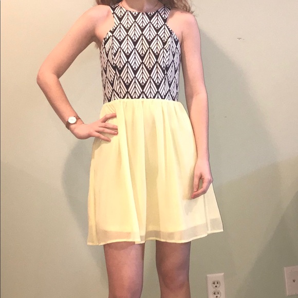 Bright & Cheery Lulu’s Sun Dress - Picture 2 of 3